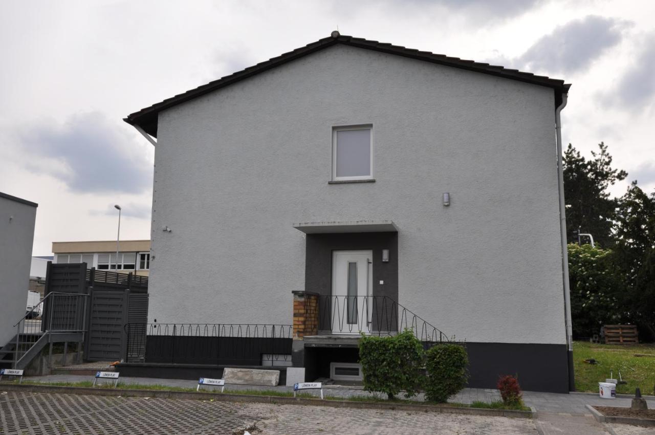 Weisenau Plaza Vandrarhem Mainz Exteriör bild