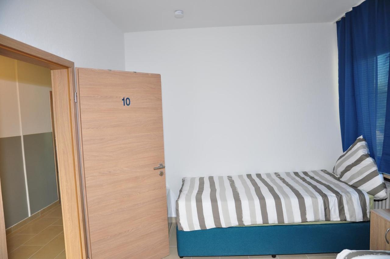 Weisenau Plaza Vandrarhem Mainz Exteriör bild